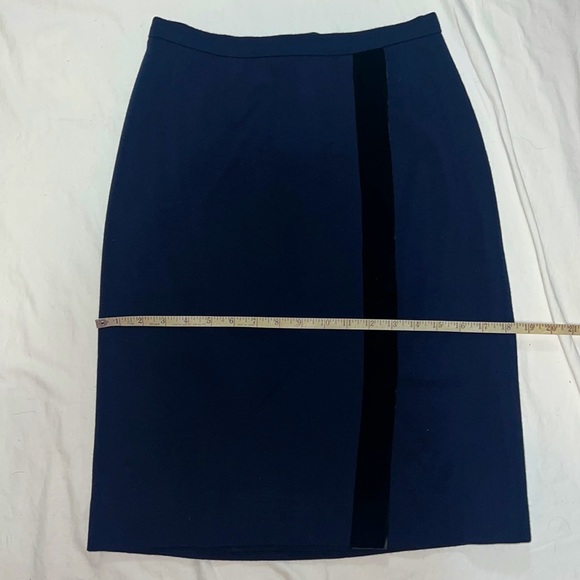 CHANEL Vintage 1980’s Matching Navy Blue Suit and Skirt Set with Black Velvet 40 - Picture 14 of 16